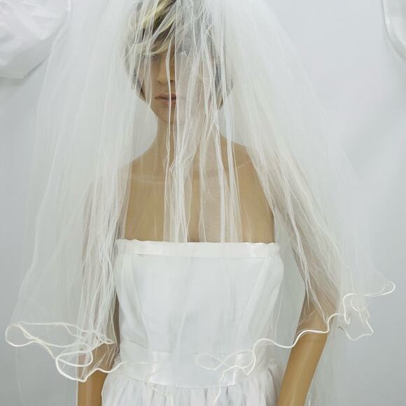 Handmade Strapless White Gown - Picture 3 of 15